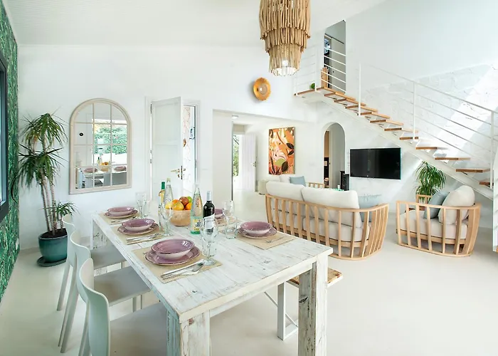 Owl Bocoris - 15 Min Walk To The