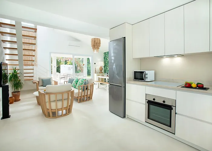 Вілла Owl Bocoris - 15 Min Walk To The Порт-де-Польєнса